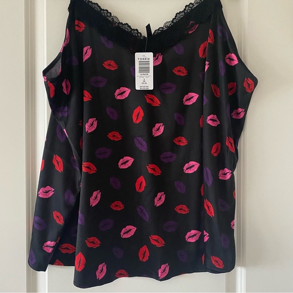 🆕Torrid Stretch Satin Lips Cami Tank - Picture 5 of 6